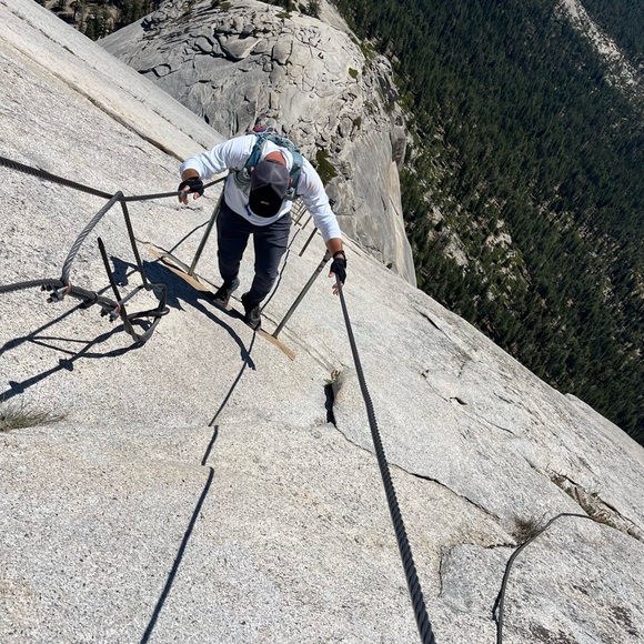 ℍ𝔼𝕃𝕃𝕆 🐆 Meet Me - Picture 3 of 3